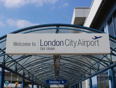 Βρετανία: Έκλεισε το αεροδρόμιο London City μετά τον εντοπισμό βόμβας του Β' ΠΠ στον Τάμεση (φωτό)